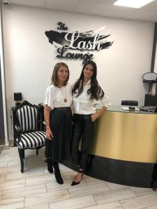 Miruna Vasile, manager Lash Lounge, și Anca Serea