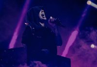 Marilyn Manson şi-a încheiat brusc un concert, după ce i s-a făcut rău pe scenă