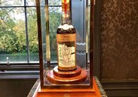 O sticlă de whisky scoţian, adjudecată contra sumei record de 1,1 milioane de dolari