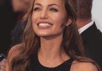 Angelina Jolie a renunţat în mod legal la numele Pitt