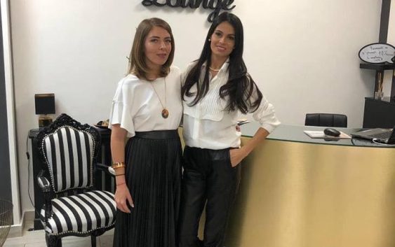 Miruna Vasile, manager Lash Lounge, și Anca Serea