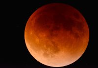Eclipsa parţială de Lună, vizibilă în România marți noapte