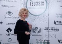 Dr. Angela Laur a primit premiul pentru cel mai bun brand de uleiuri esențiale, Vivasan, în cadrul Galei I Success “Celebrity Awards – Femei de Succes”